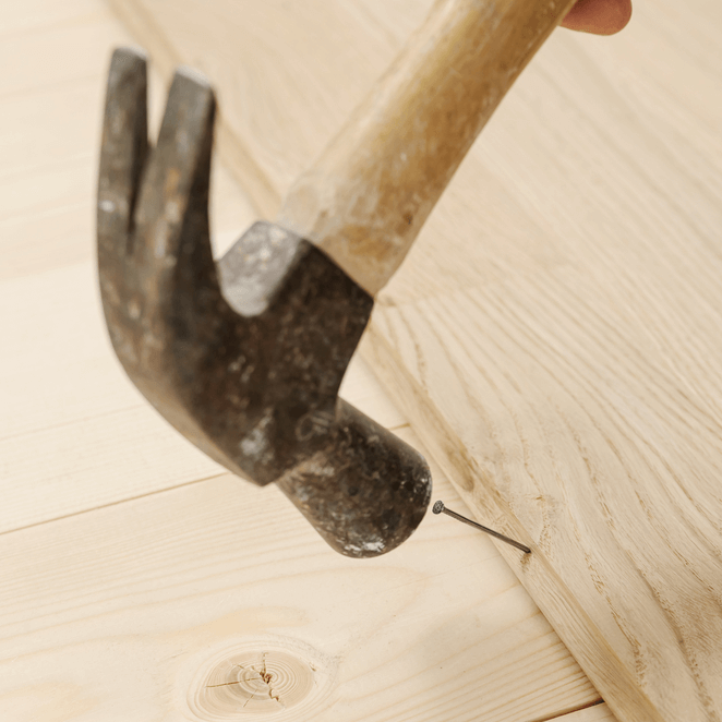 Marteau clou sur parquet - Qualitel